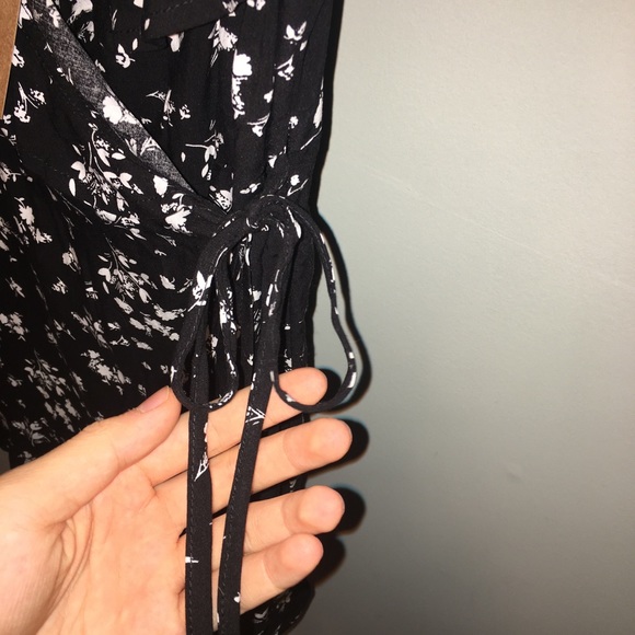 garage floral ruffle wrap romper - Picture 6 of 9